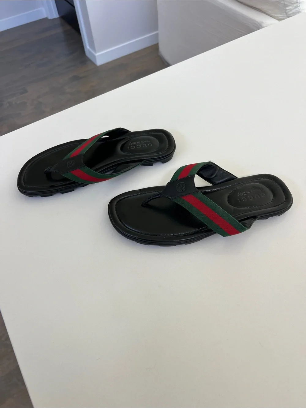 Gucci red and green striped web black leather sandals flip flops men’s 6